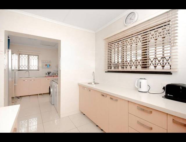 3 BEDROOM TOWNHOUSE FOR SALE IN SUMMERSET